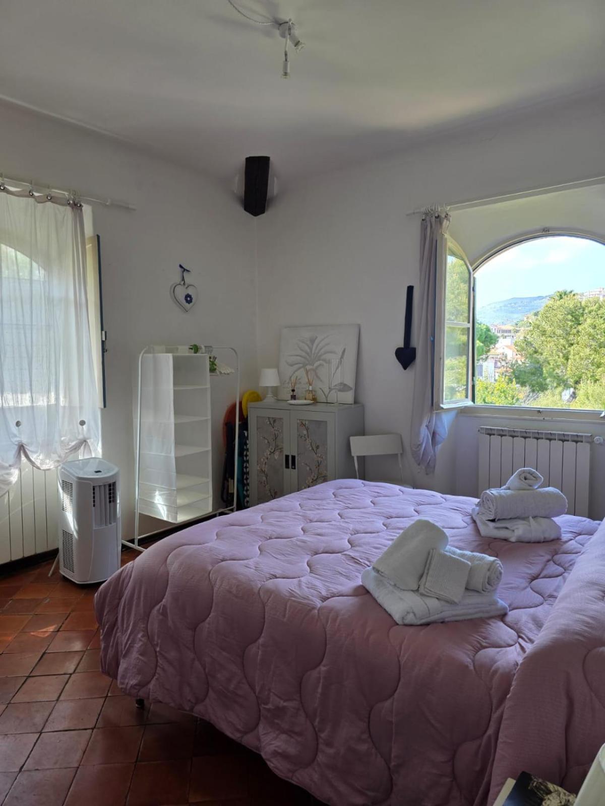The Shell - New Interior Look But Same Old Charme 200Mt From The Sea With Garden And Parking Nearby Apartman Imperia Kültér fotó