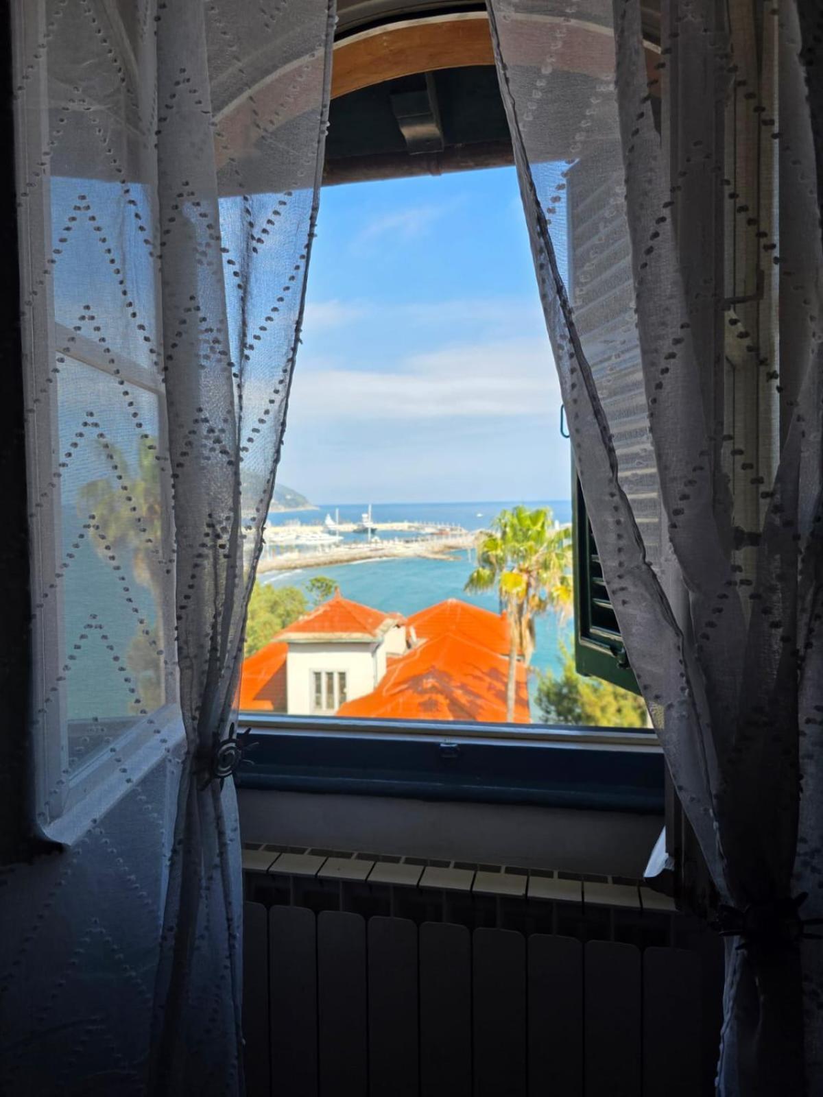The Shell - New Interior Look But Same Old Charme 200Mt From The Sea With Garden And Parking Nearby Apartman Imperia Kültér fotó